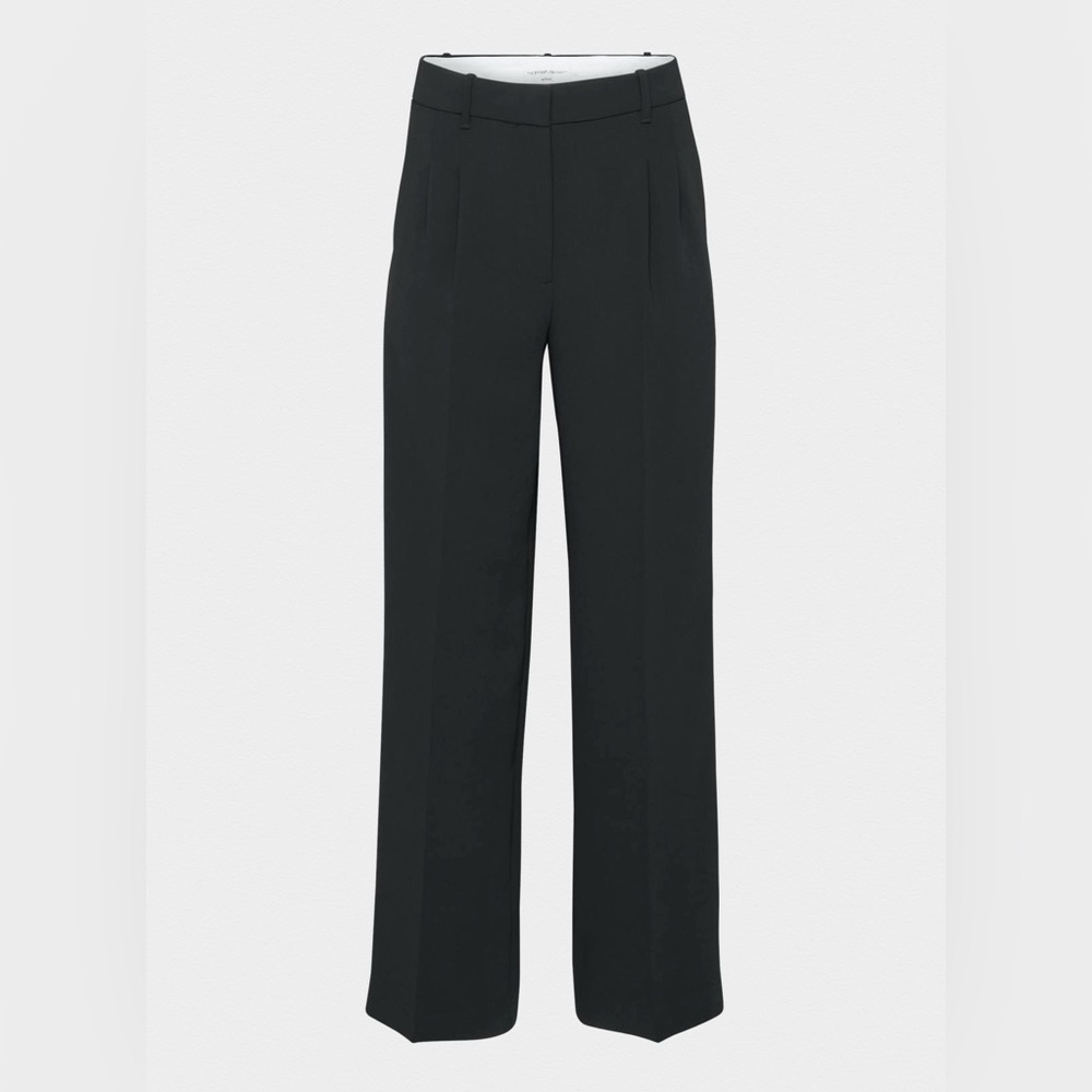 Aritzia The Effortless Pant Crepette - Short